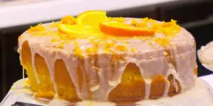 طريقة عمل كيكة البرتقال الهشة اللذيذة