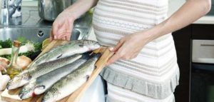 قائمة الأسماك الآمنة أثناء الحمل والأسماك التي يجب تجنبها