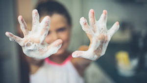 كيفية تعليم الاطفال غسل اليدين لحمايتهم من فيروس كورونا ؟