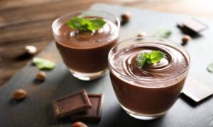 طريقة عمل الدانيت بالشوكولاتة والكراميل والفراولة