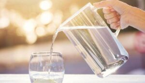 8 أسباب تجعلك تبدأ بشرب الماء بالليمون