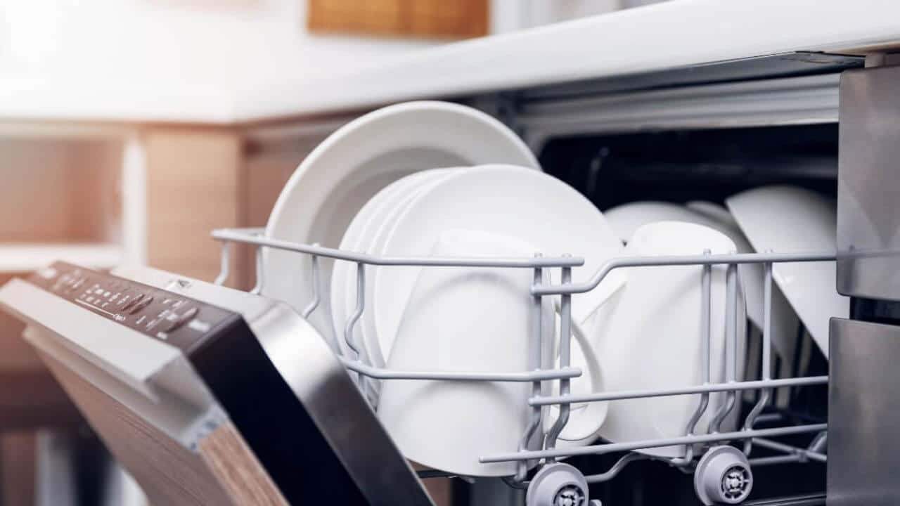 كيفية تنظيف فلتر غسالة الأطباق