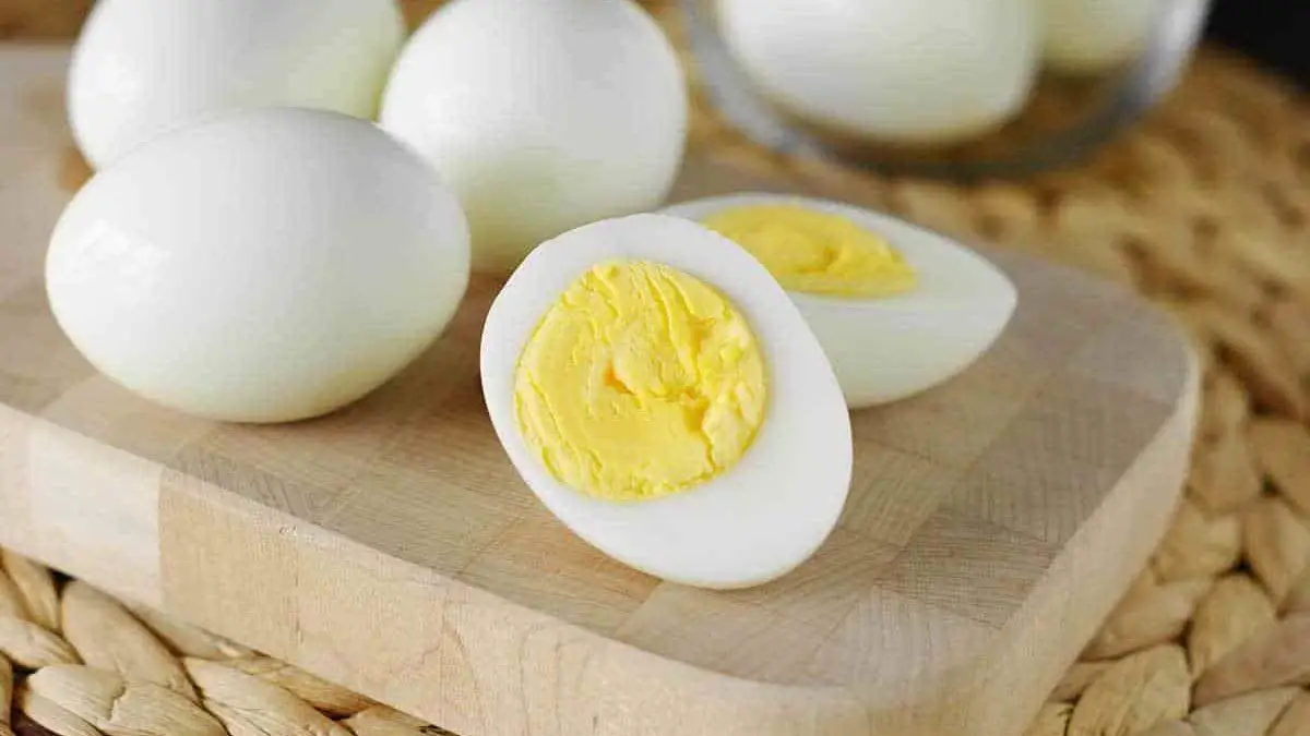 هل البيض المسلوق يزيد الوزن