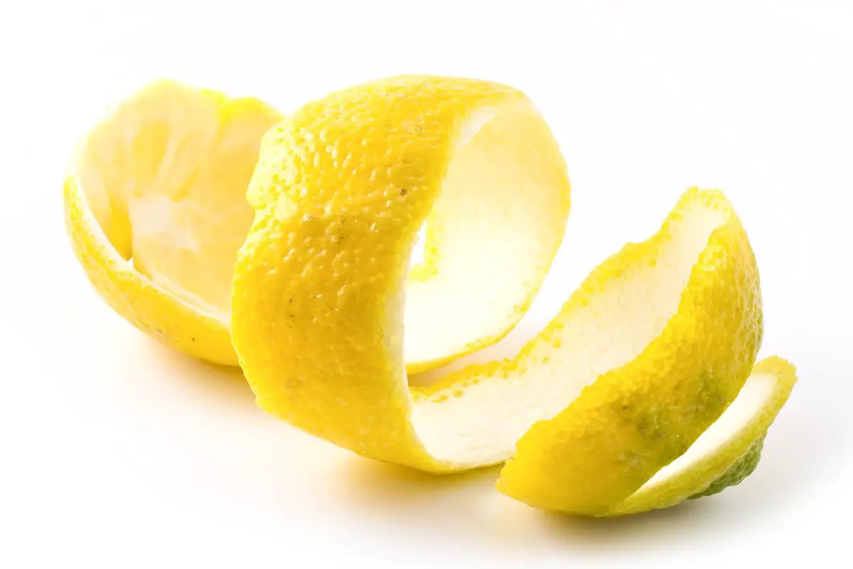 فوائد اكل الليمون بقشره