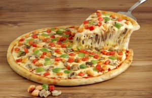 طريقة عجينة البيتزا الهشة