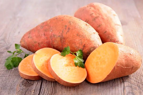 فوائد البطاطا النيئة
