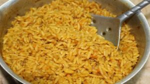 طريقة عمل الأرز بالبصل