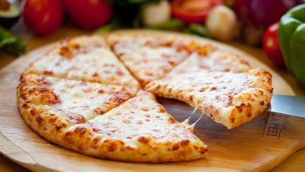 طريقة عمل عجينة البيتزا السائلة 
