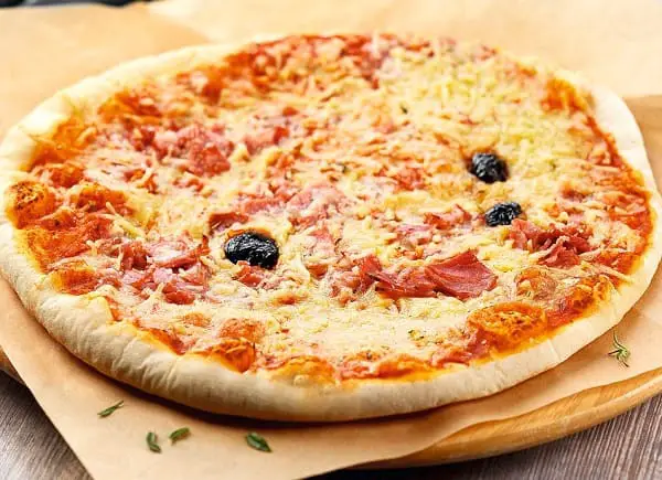 طريقة عمل عجينة البيتزا السائلة 